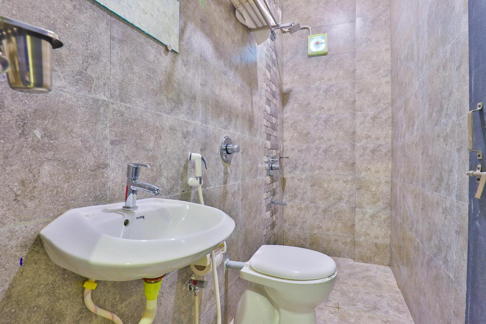 Nova Hotel New Crossroad Rajkot Exterior foto